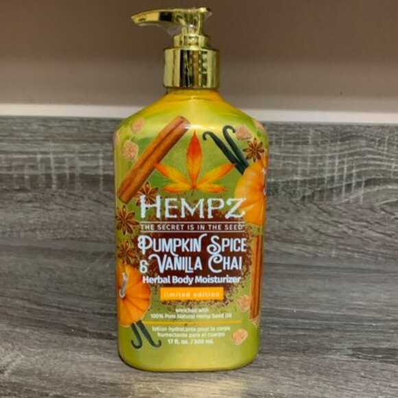 Hempz Herbal Body Moisturizer, Pumpkin Spice & Vanilla Chai Limited Edition - Picture 1 of 4